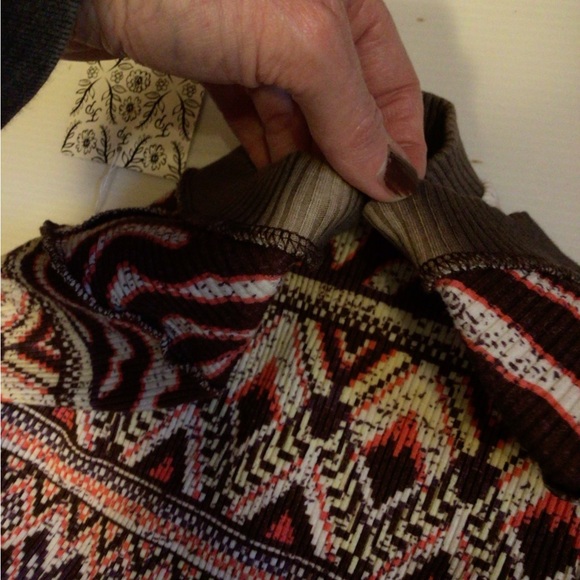 See listing ! Rare Free People Winter Aztec thermal top - Picture 4 of 5